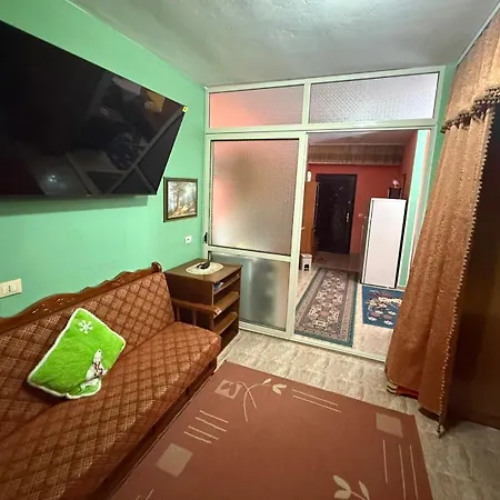 ホームステイ Durres Beach Apartment *