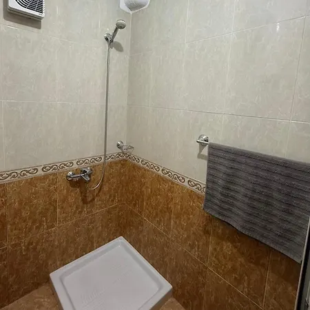 Durres Beach Apartment ホームステイ ドゥラス