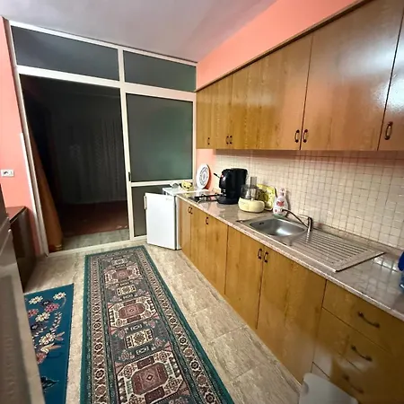 ホームステイ Durres Beach Apartment *